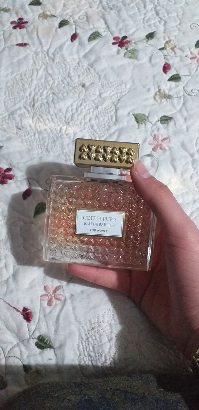 Bu parfumu bilenler, sizce nasil kokuyor?