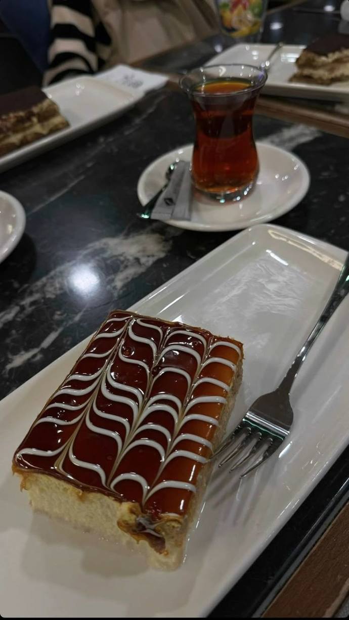 Çay içerken yanında tatlı yemeyi sever misiniz?