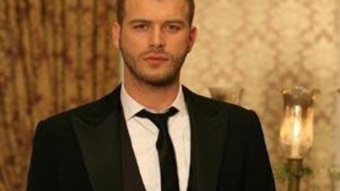 Kıvanç tatlıtuğ çok yakışıklı değil mi ya?