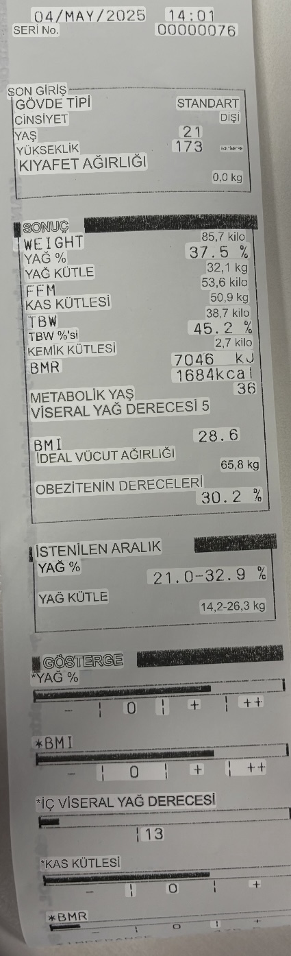 Ya hem yağlı hem kaslı bir vücudum var şimdi aşırı kaslı gözükmeden ve cildimde sarkma olmadan yağ oranımı nasıl düşürebilirim?