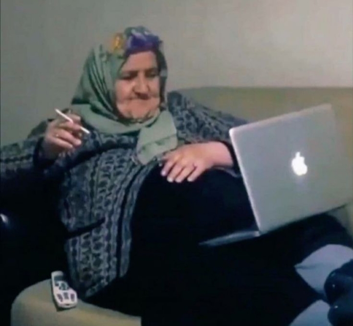 Babannemi ksye üye yaptim bilgisayar elinden düşmüyor nasıl alabilirim taktik verin yazmayı bırakın şu kadına?