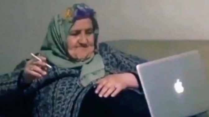 Babannemi ksye üye yaptim bilgisayar elinden düşmüyor nasıl alabilirim taktik verin yazmayı bırakın şu kadına?