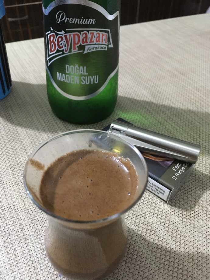 Bana en sevdiğiniz bir içeceği ve yanında severek yediğiniz bir yiyeceği söyleyin desem favori ikiliniz?