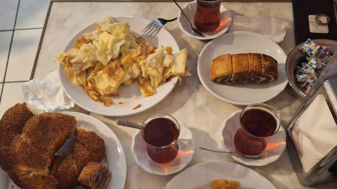 Çayın yanına simit mi yakışır, börek mi?
