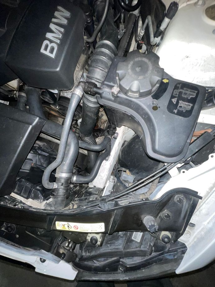Bmw motorundan anlayan yağ kaçağı bu ne?