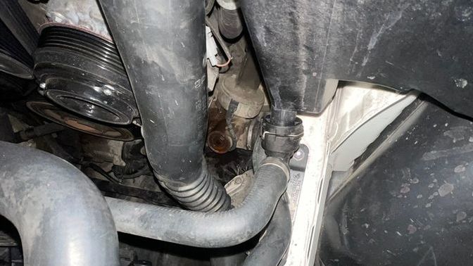Bmw motorundan anlayan yağ kaçağı bu ne?