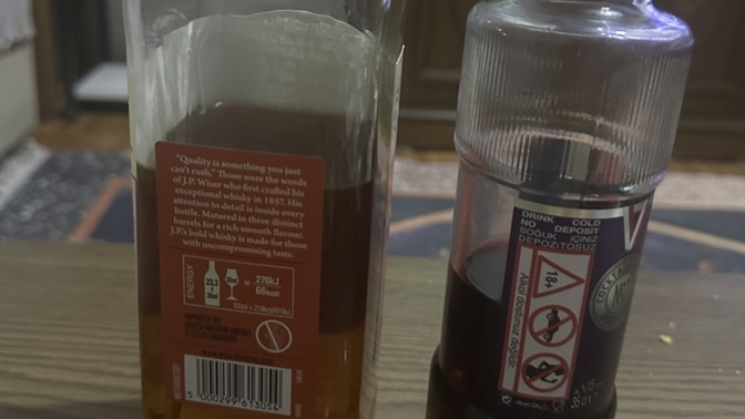 Bu kadar alkol yeterli mi Artık durmalı mıyım devam etmeli miyim siz karar verin şişeler aşağıda?