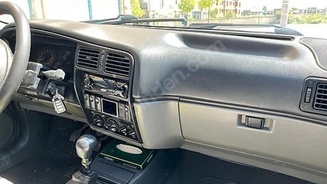 Araba kullanmayı Manuel vites ile mi otomatik vites ile mi öğrendiniz?