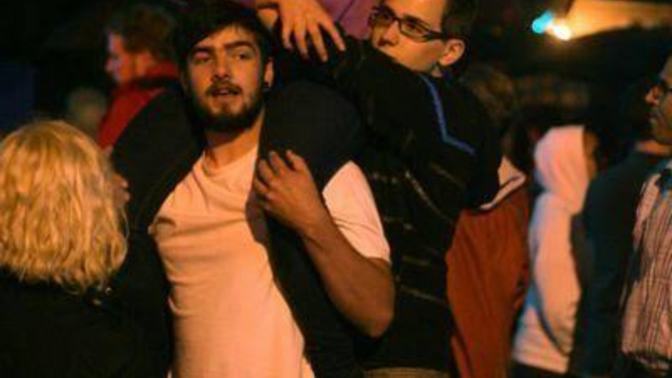 Konseri sevgilinin omzuna çıkıp izlemek şımarıklık mı?