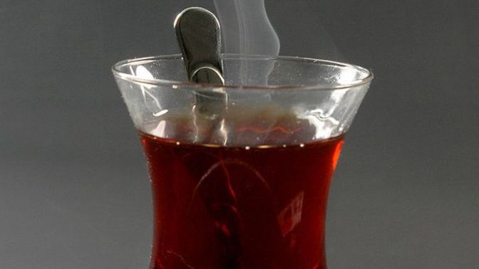Çay katayım mı, çay dökeyim mi, çay doldurayım mı? sizce hangisi doğru?