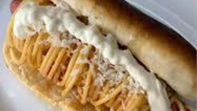 Makarna veya pilav ile ekmek yiyen gördünüz mü?