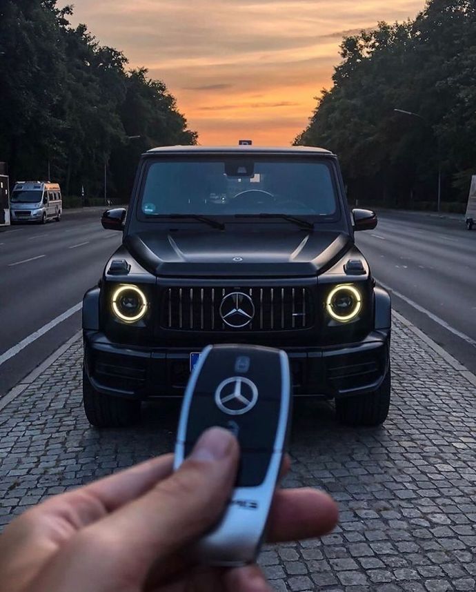 Mercedes G-Class sizce yaşlı işi mi, yoksa gençlere de gider mi?