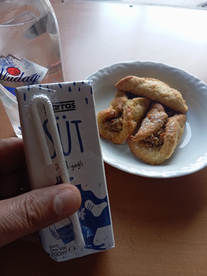 Sabah kahvaltısında süt içermisin 🙄?