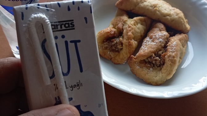 Sabah kahvaltısında süt içermisin 🙄?