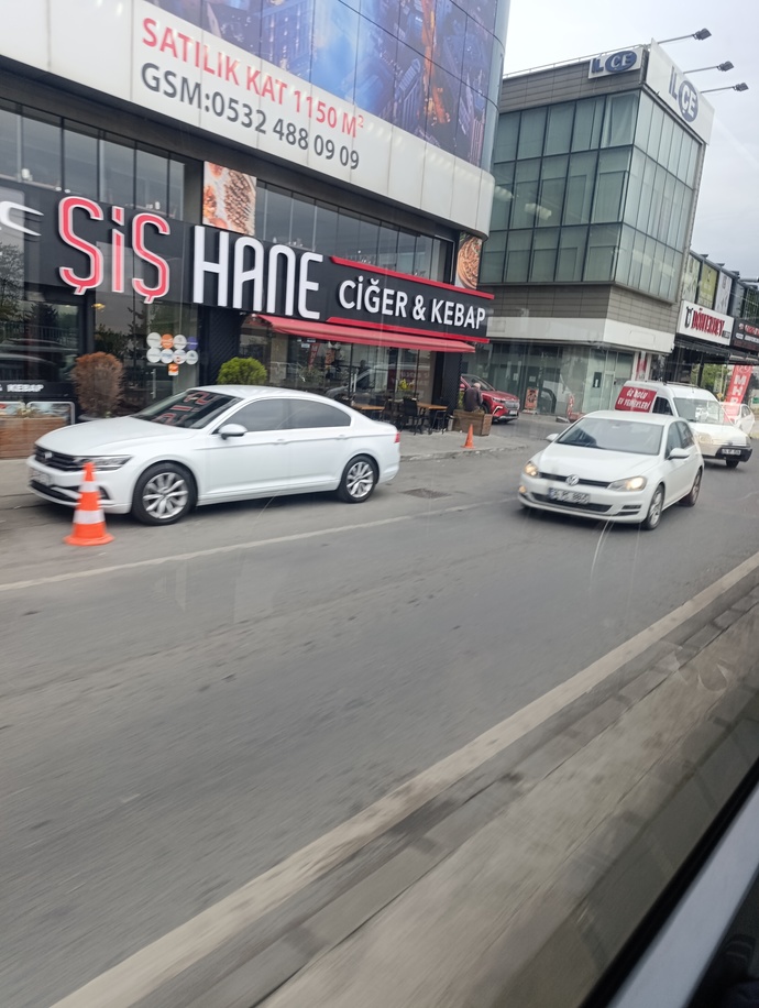 Napiyosunuz? Seyrantepe tarafındayım buralarda öneri yemek temiz hijyenik lezzetli yer arıyorum?