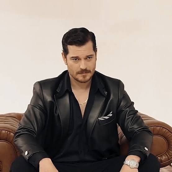 Kıvanç ve çağatay yaş aldıkça daha yakişikli olmuyorlar mı?