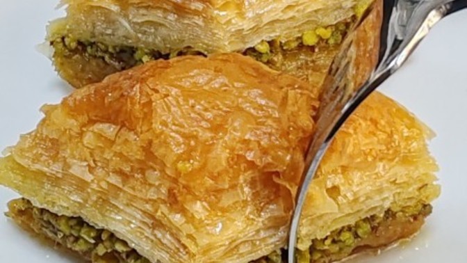 Baklava çayın yanında mı iyi gider dondurma ile beraber mi?