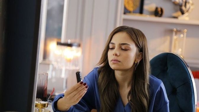 Evde kaldın diyen kişiye çıkışınca alıngan diyor, ben mi alınganım?