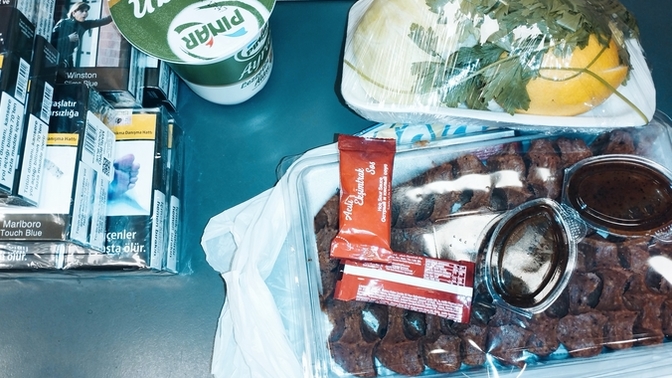İşyerine yarım KG çiğköfte sipariş ettim. Sadece marulla yiyeceğim. Çok kilo aldırır mı 😄?