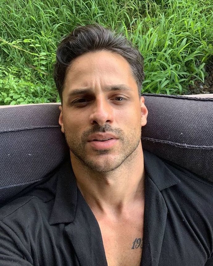 Ekin Mert Daymaz türkiyenin en yakışıklı erkeği bence sizce?