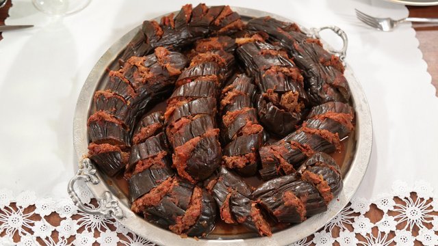 Boluya akşam yemeği yemeye giriyoruz geliyor musun?
