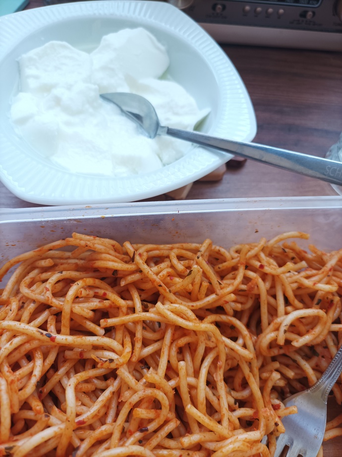 Kahvaltıda dünden kalan soğuk makarnayı yer misin?