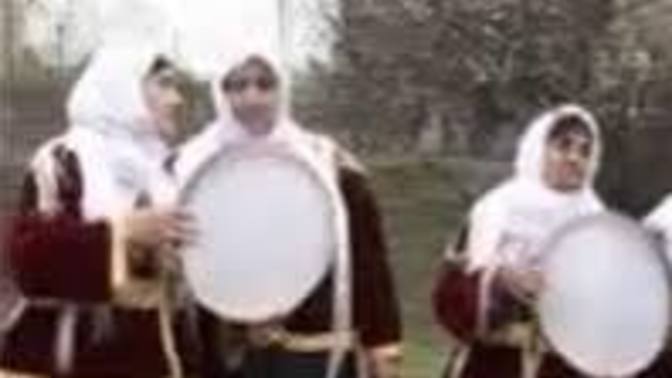 Küçüklükten beri 50 yaş üstü boşuna yaşıyor gibi süslü neneler görüyorum neme gerek diyorum niye yaşıyor bunlar halen saçma mı?