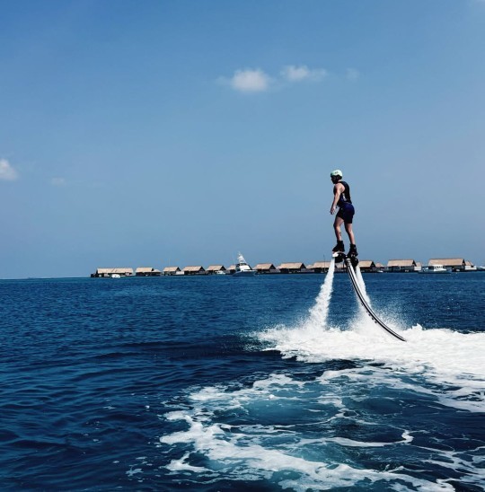 Adrenalin dolu su kayağı mı yoksa partnerli tenis mi?