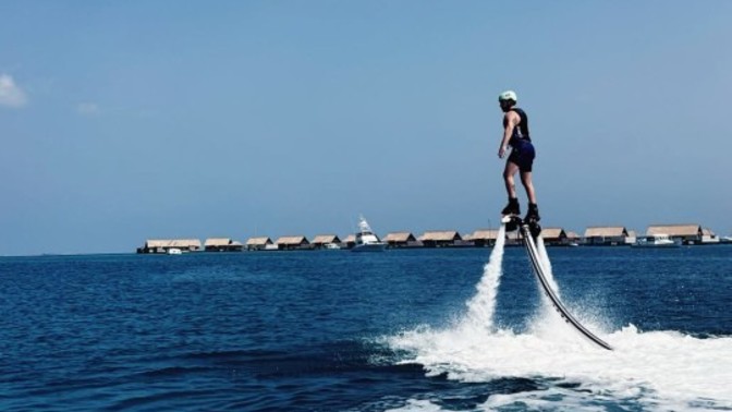 Adrenalin dolu su kayağı mı yoksa partnerli tenis mi?