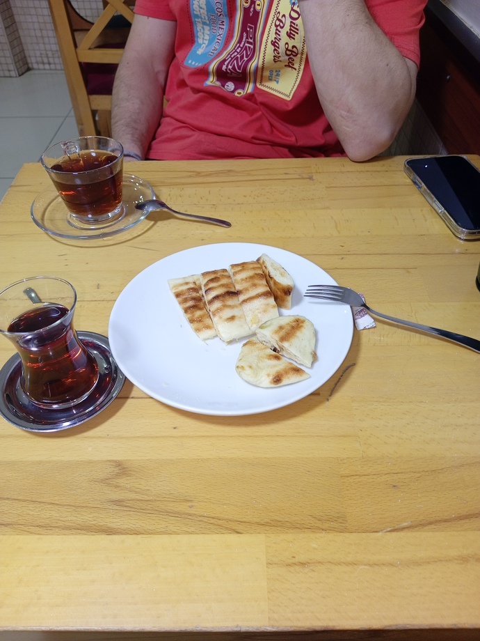 Arkadaşın arayıp çok açım, yanımda para yok dedi. Ne ısmarlarsın?