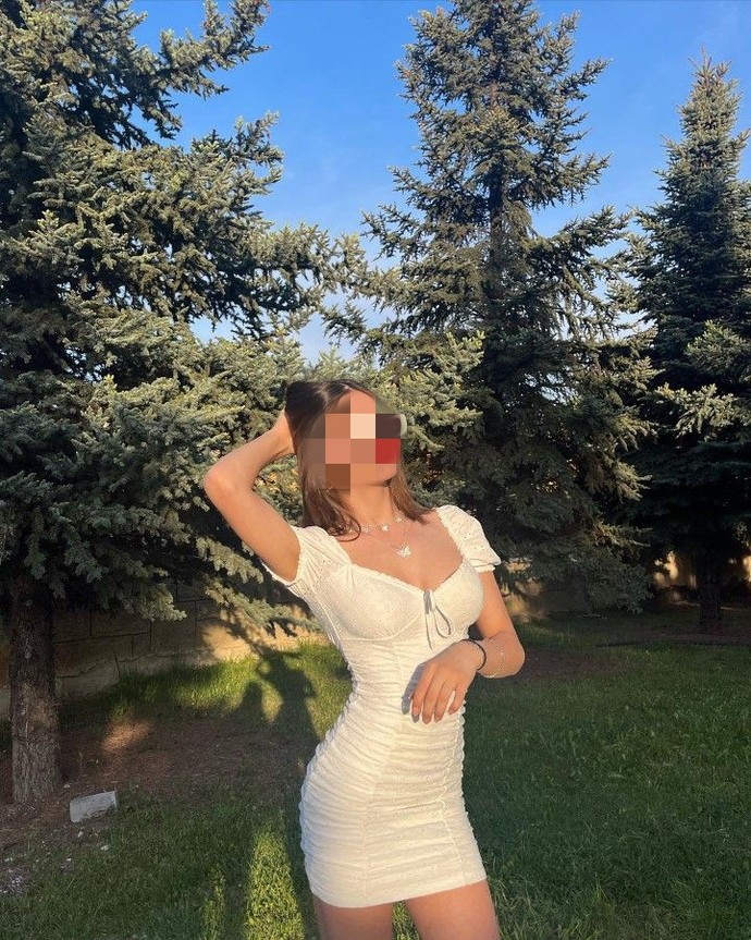 Hangi elbise lise mezuniyeti için daha güzel?