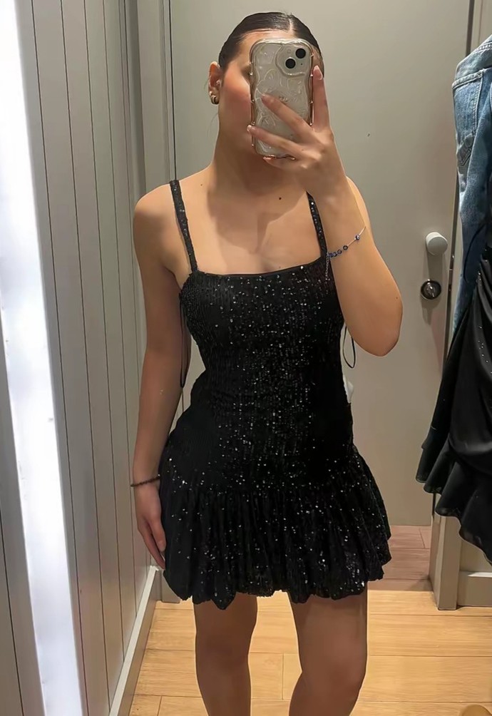 Hangi elbise lise mezuniyeti için daha güzel?