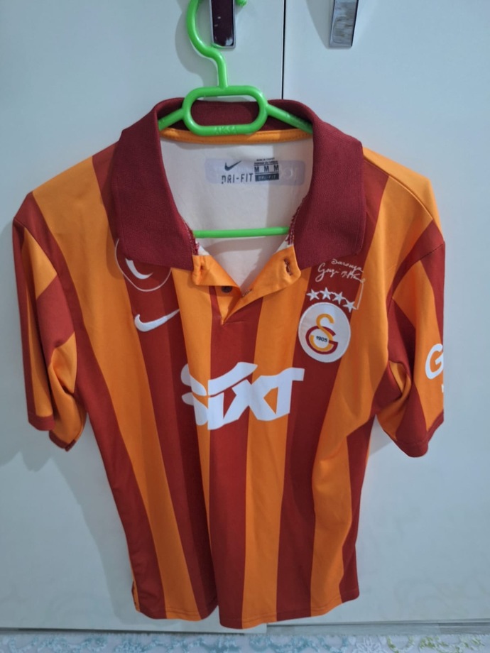 İlk kez maça gideceğim de sizce bunu giysem olur mu gs maçına gideceğim arkadaşımla o da bana bunu verdi?
