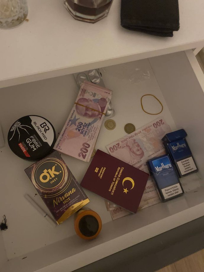 Odanız toplumu çekmeceler falan?