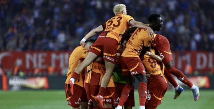 Galatasarayın 5. yıldızı geliyor! Bu sezon Galatasarayı nasıl buldunuz?