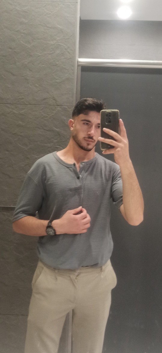 Bu iki fotoğraftan hangisi instegramda profil resmi için daha iyi?