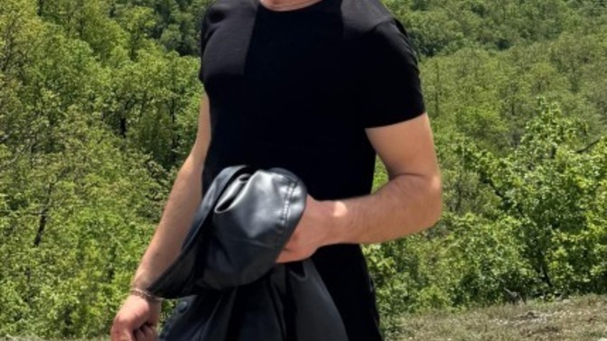 Bu iki fotoğraftan hangisi instegramda profil resmi için daha iyi?