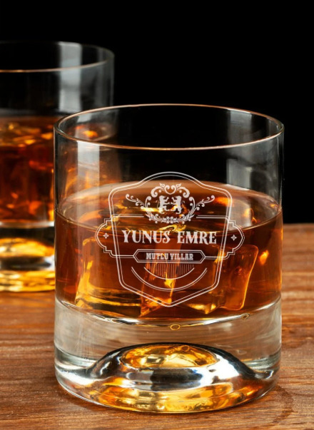 Geceye hangisi yakışır? 🥃 Viski mi, 🧊 Votka mı?