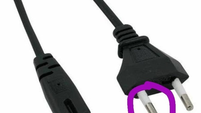 Elektrikli süpürgemin fişinin dişlerinden biri koptu tamir olur mu bu?
