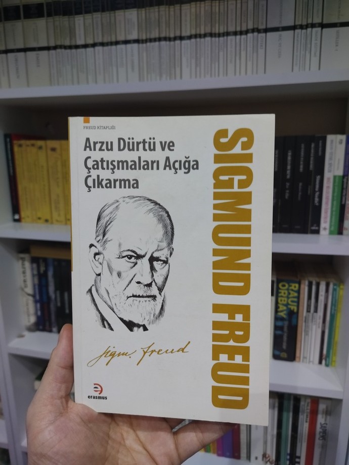 Şuanda okuduğunuz kitabın adı nedir?
