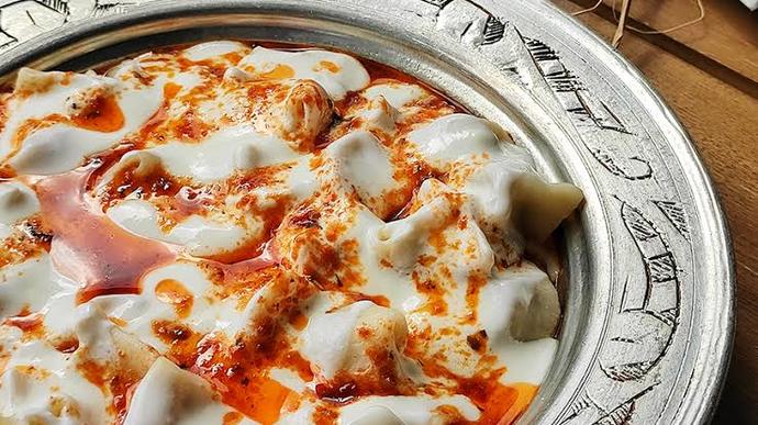 Mantıya ketçap sıkıyor musunuz?