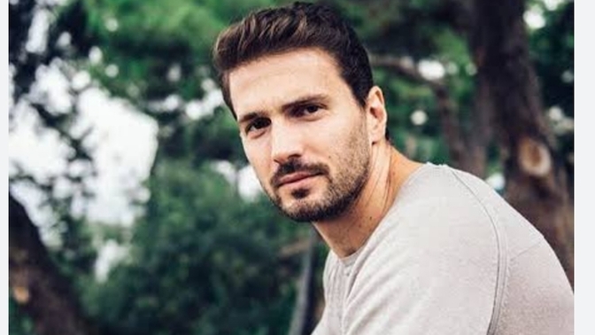 Yakışıklı ama fazla tanınmayan Türk ünlülerden sizce hangisi en yakışıklısı?