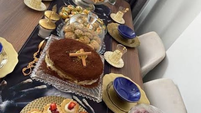 Kadınlar neden sürekli bir araya gelip poğaça börek kek vs yemek için toplaniyorlar?
