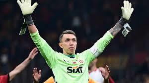 Sizce Galatasarayda sezonun yıldızı hangisidir?