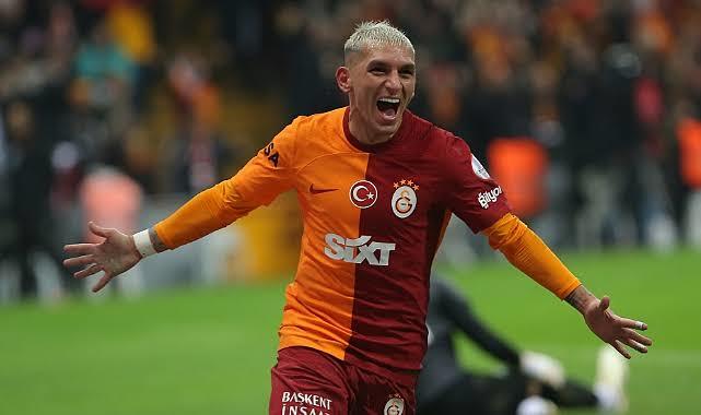 Sizce Galatasarayda sezonun yıldızı hangisidir?