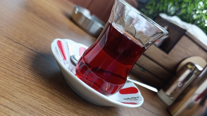 Bir küçük bardak çay 20 lira sizin orada çay ne kadar?