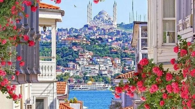 Sanat tarihiyle dolu bir şehirde yürüyüş yapmayı ister miydin?