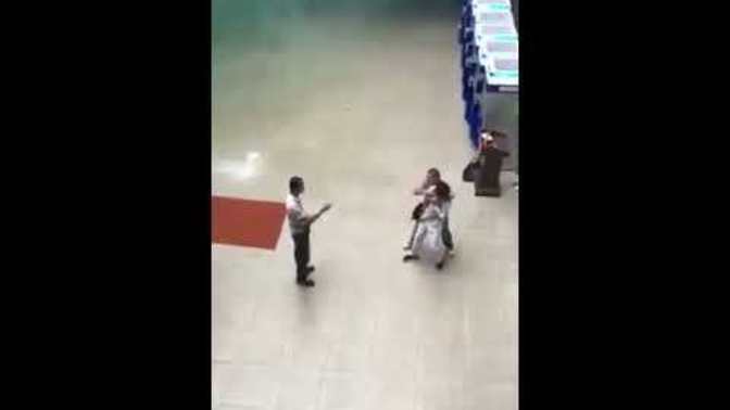 Kadın polisin videodaki ateş etmesiyle ilgili ne düşünüyorsunuz?