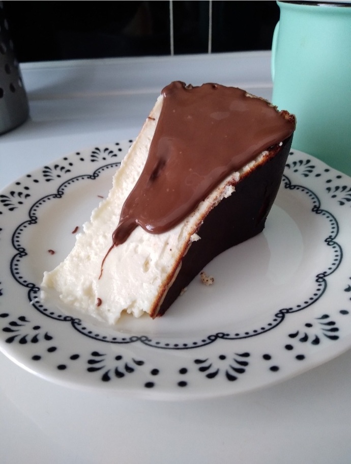 Bir fincan kahvenin yanına hangi tatlının eşlik etmesini istersiniz? San Sebastian Cheesecake sever misiniz?