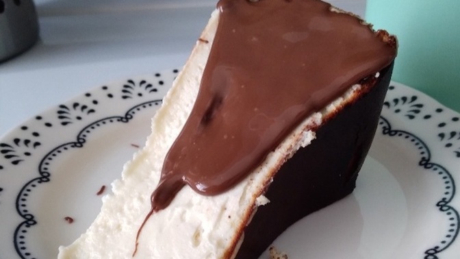 Bir fincan kahvenin yanına hangi tatlının eşlik etmesini istersiniz? San Sebastian Cheesecake sever misiniz?